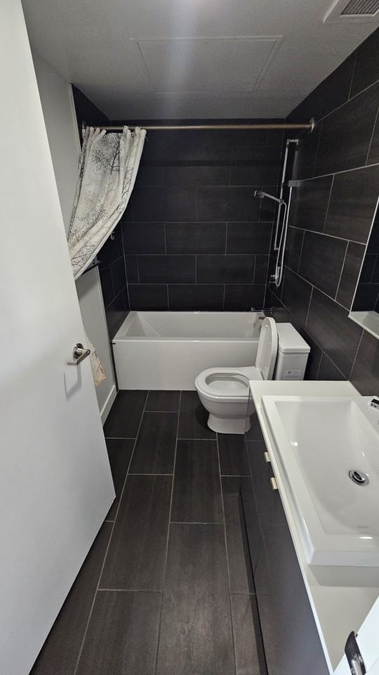 311 Glasshouse Skyloft Condominium - Photo 3 of 6