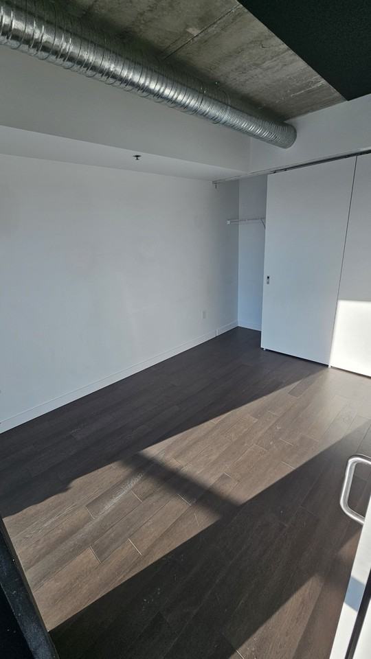 311 Glasshouse Skyloft Condominium - Photo 4 of 6