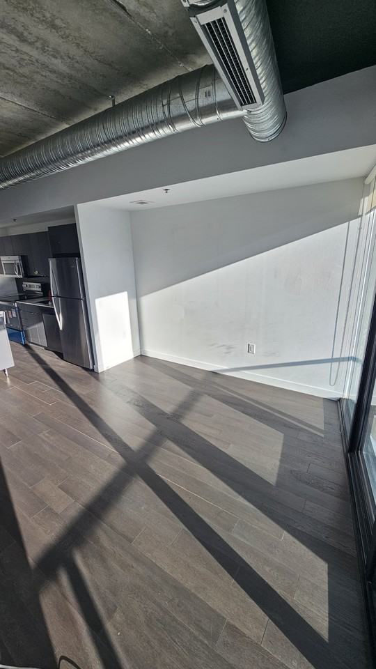 311 Glasshouse Skyloft Condominium - Photo 5 of 6