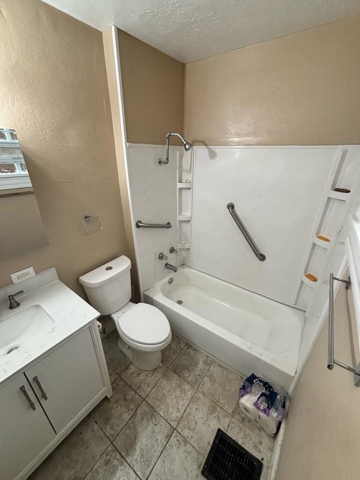 2289 E 93rd St #1 - Photo 3 of 6