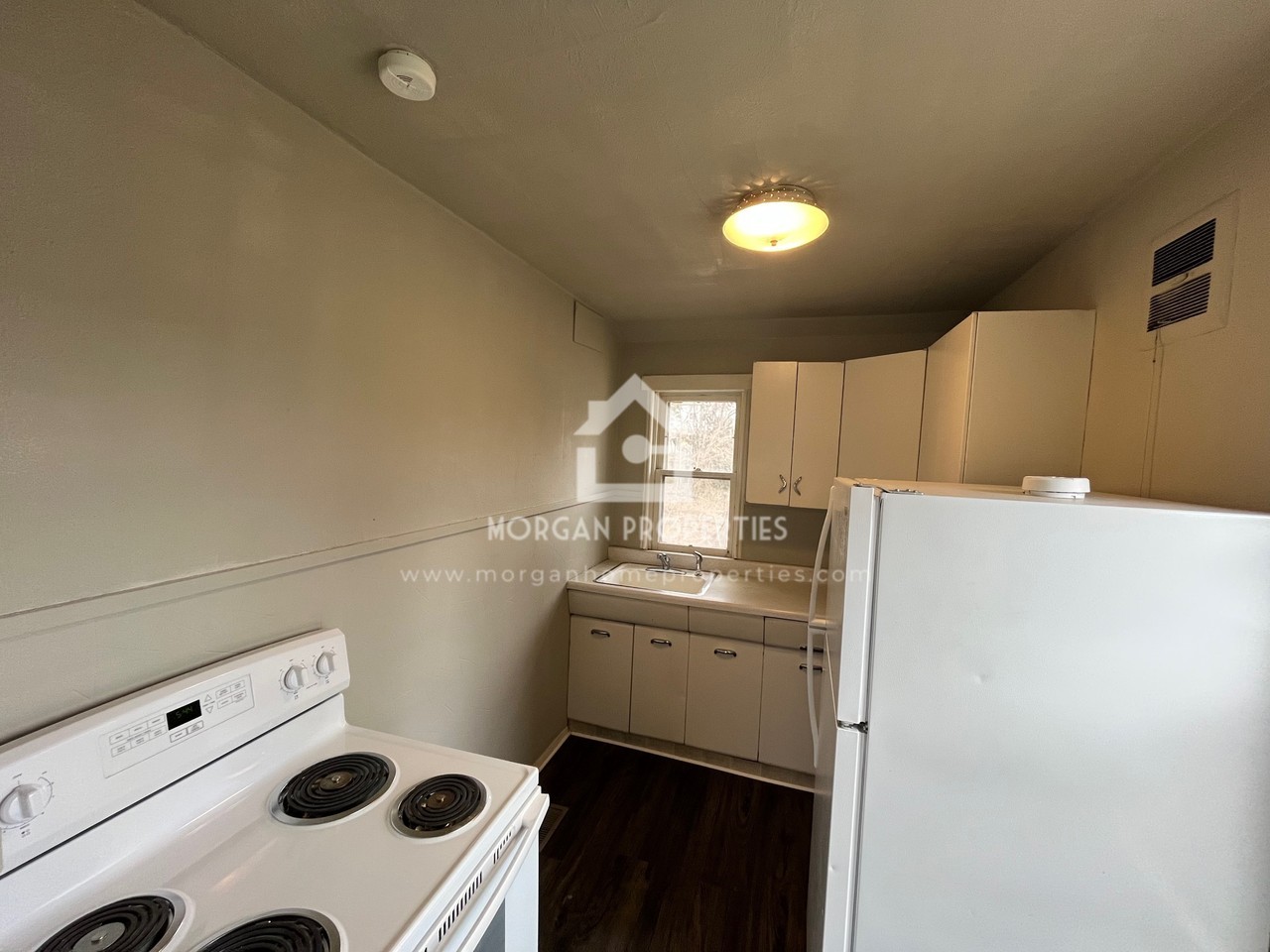 306 E Church St - Photo 3 of 6