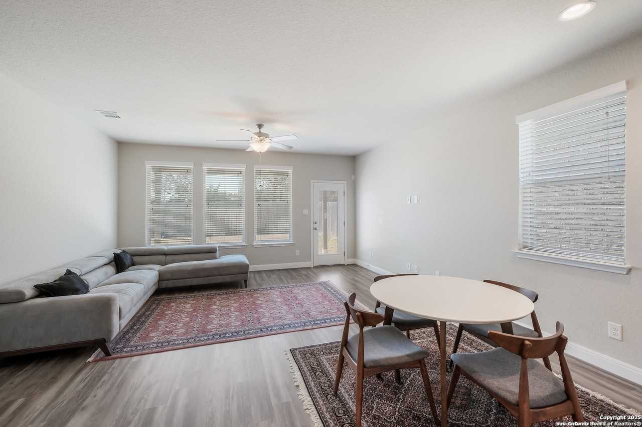 130 Abbeydell - Photo 4 of 11