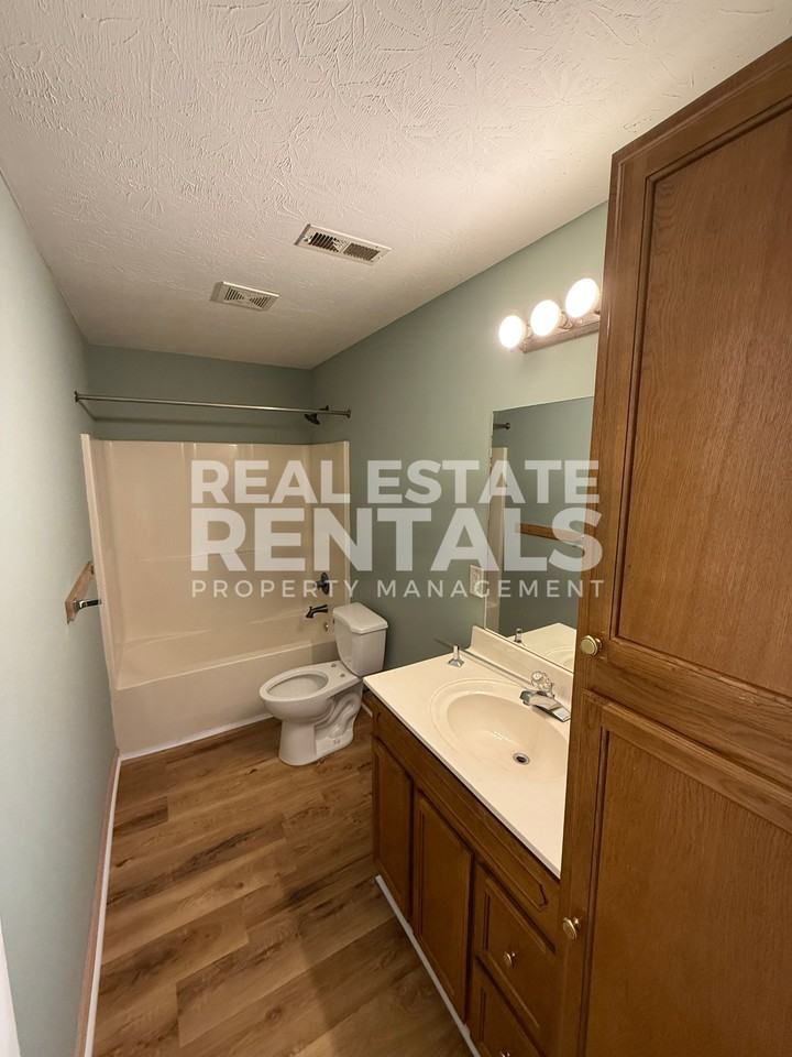 1304 Pierce St #1 - Photo 7 of 9