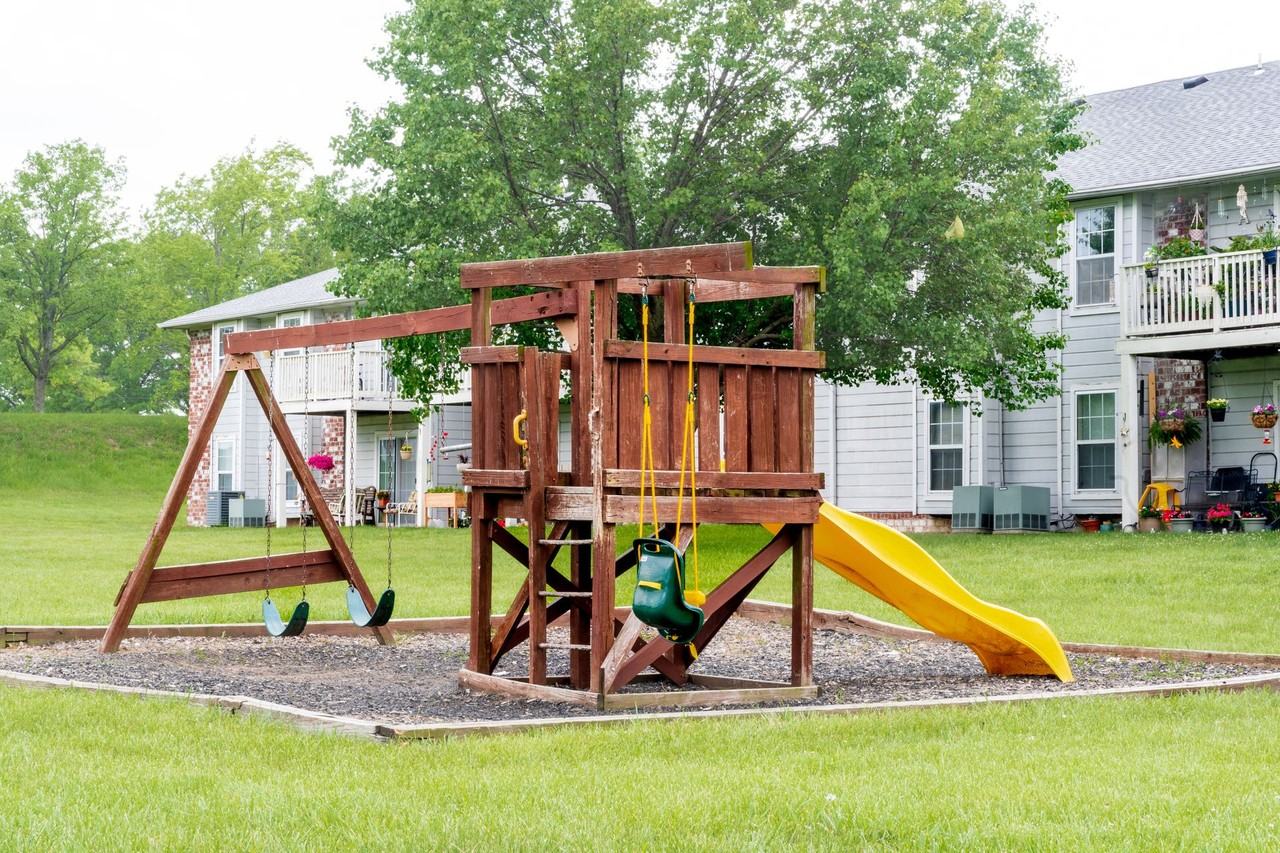 Lynn Park Apartments  Welcome to historic  Excelsior Springs! - Photo 4 of 28