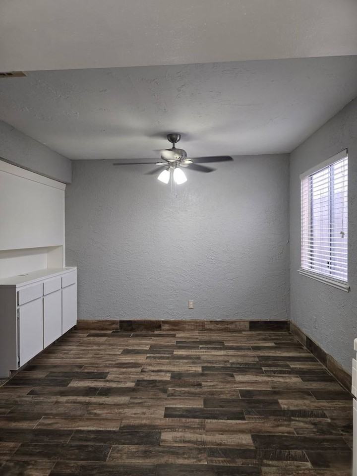 1533 E Austin Way - Photo 2 of 12