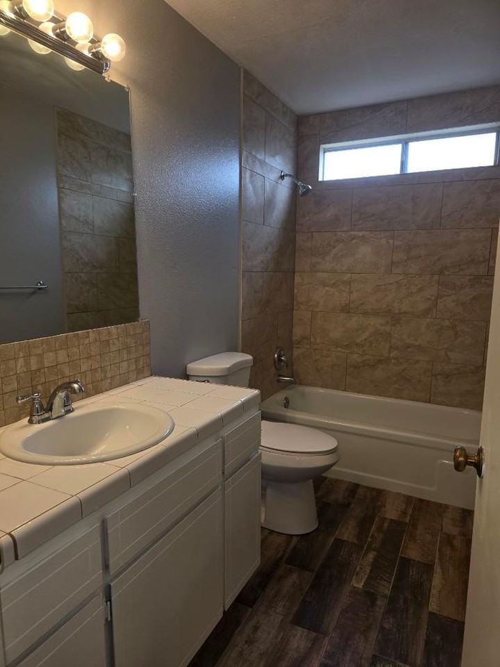 1533 E Austin Way - Photo 6 of 12