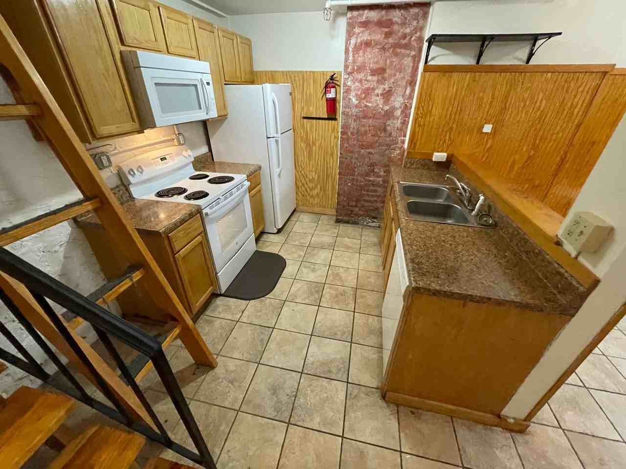 Welcome to 400 East Clayton Street! - Photo 2 of 48