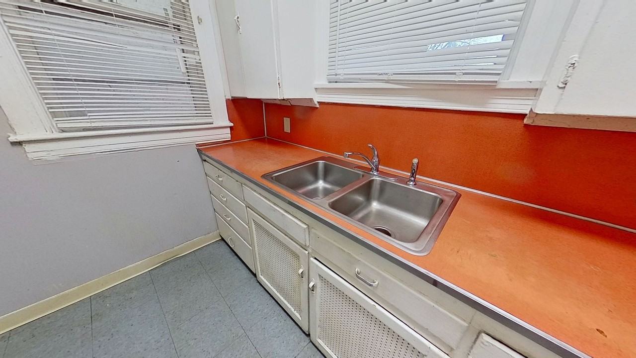 334 N Beaver St - Photo 4 of 9