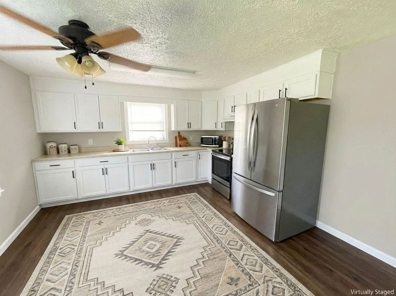 FOUNTAIN CITY APARTMENTS - Photo 2 of 10