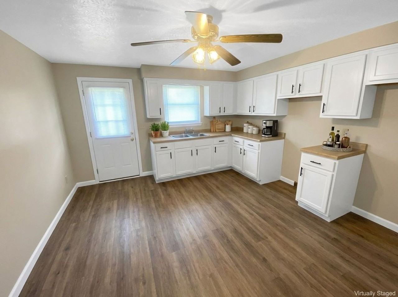 FOUNTAIN CITY APARTMENTS - Photo 3 of 10