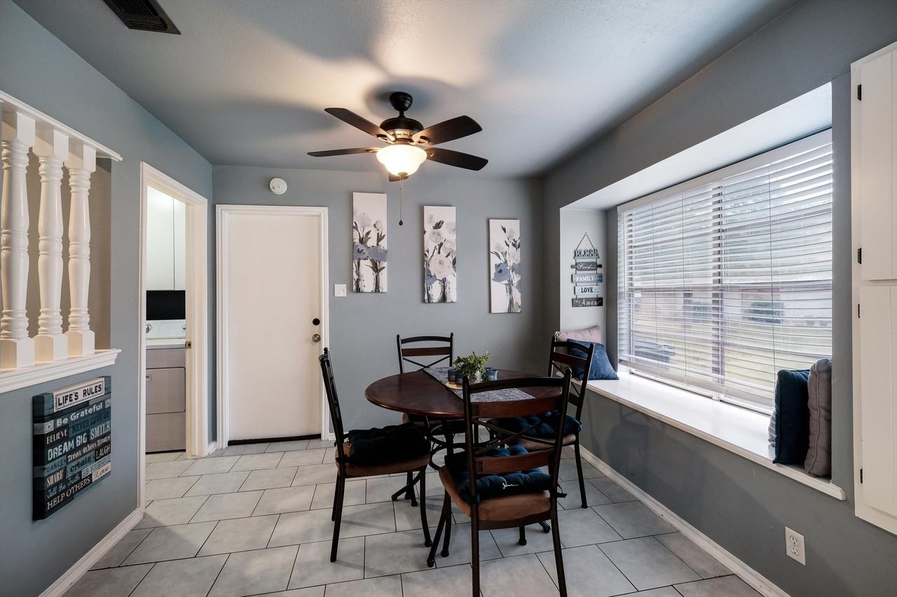 2607 Lone Summit St #1 - Photo 4 of 10