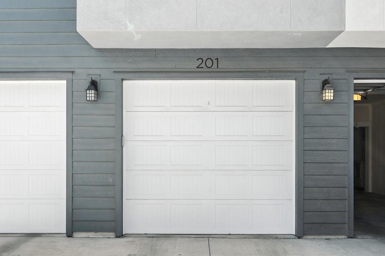 470 W 15 S #201 - Photo 4 of 28