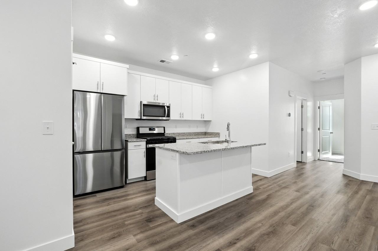 470 W 15 S #201 - Photo 6 of 28