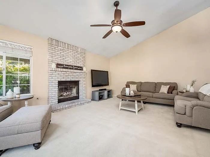 178 N Magnolia Ave #NA - Photo 2 of 24