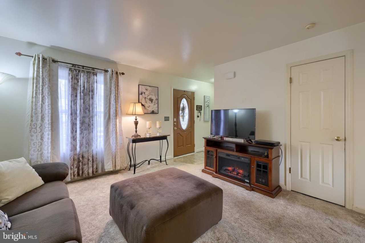 6 Tiffany Ln #1 - Photo 3 of 26