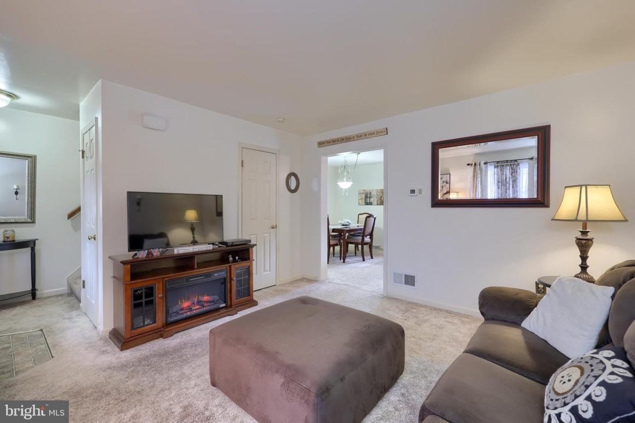 6 Tiffany Ln #1 - Photo 4 of 26