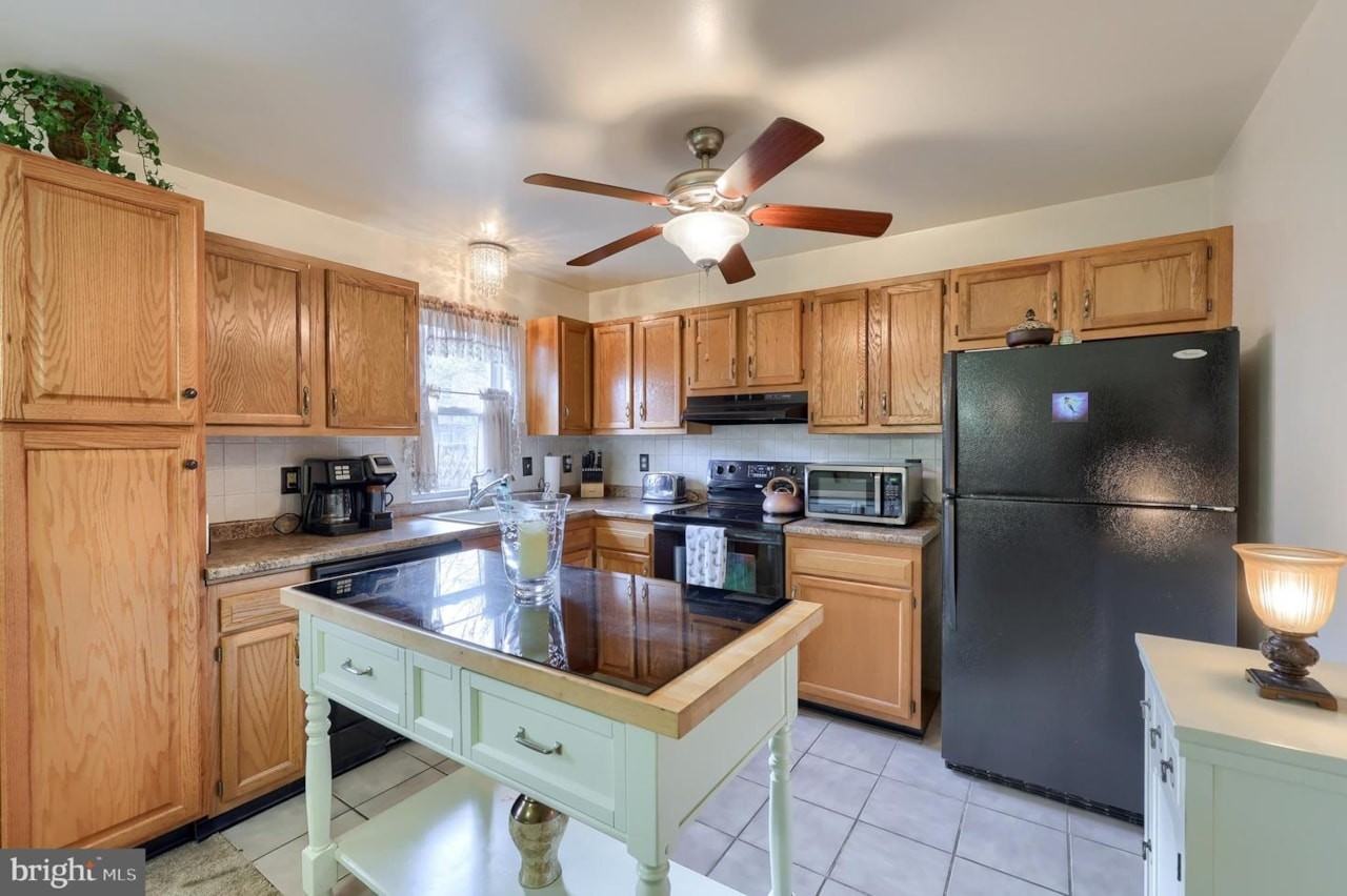 6 Tiffany Ln #1 - Photo 7 of 26