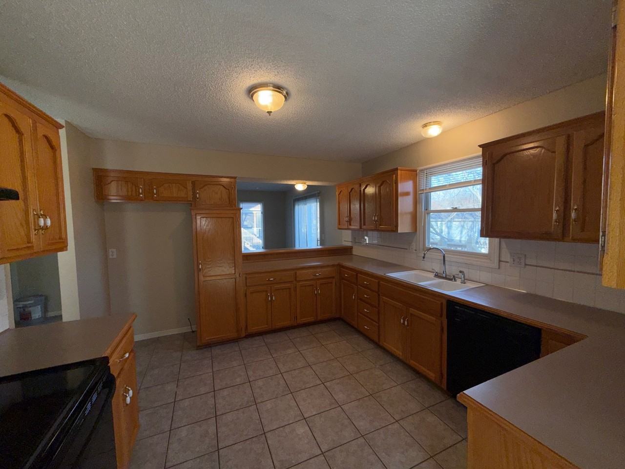 8619 N Mcdonald Ave - Photo 7 of 23