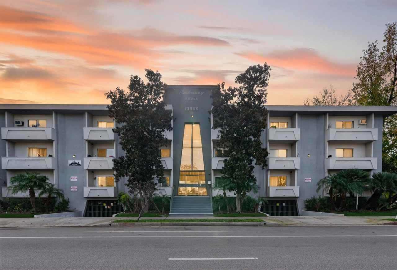 13860 Burbank Blvd - Photo 3 of 18