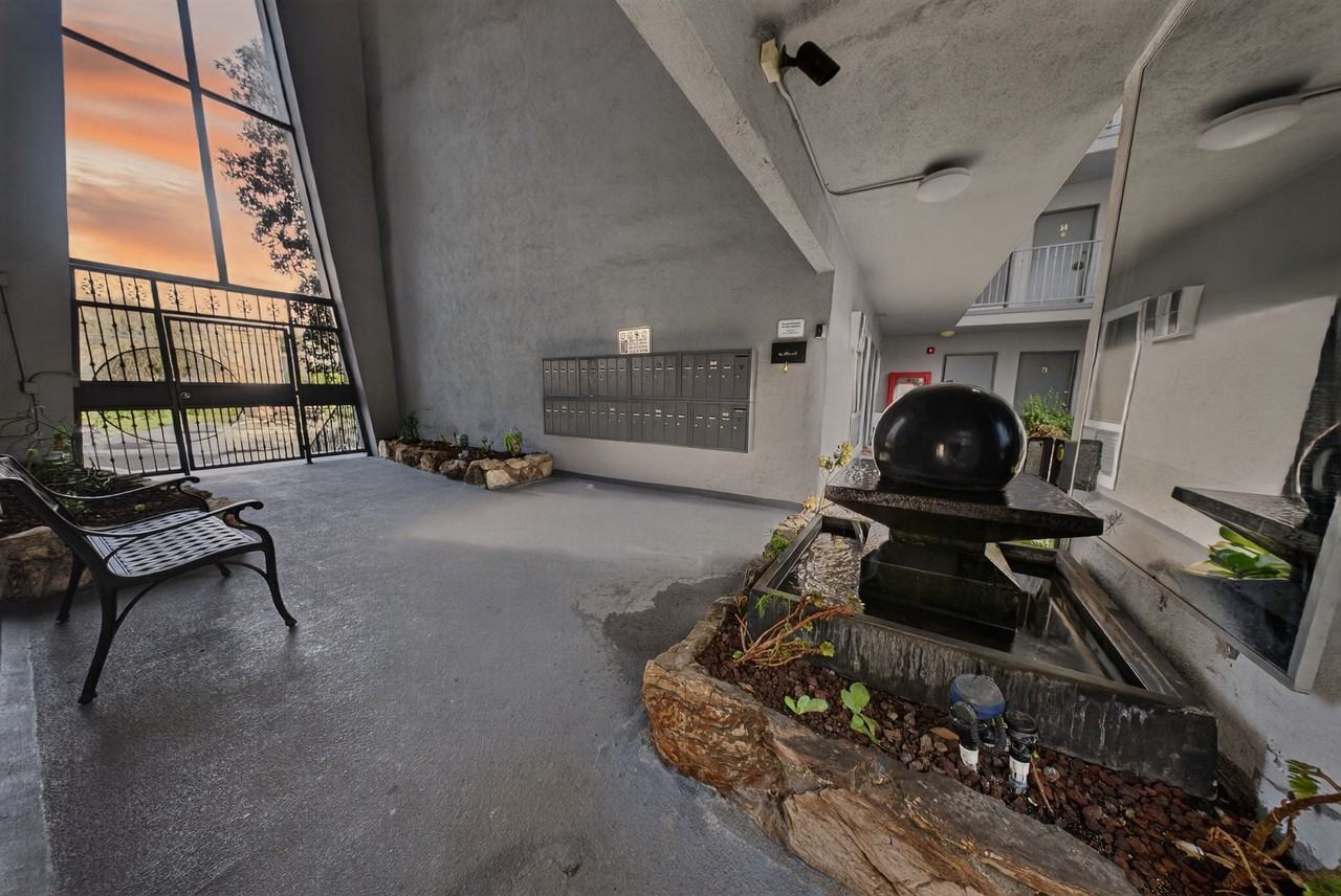 13860 Burbank Blvd - Photo 7 of 18