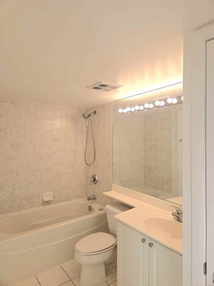 219 Fort York Boulevard - Photo 5 of 20