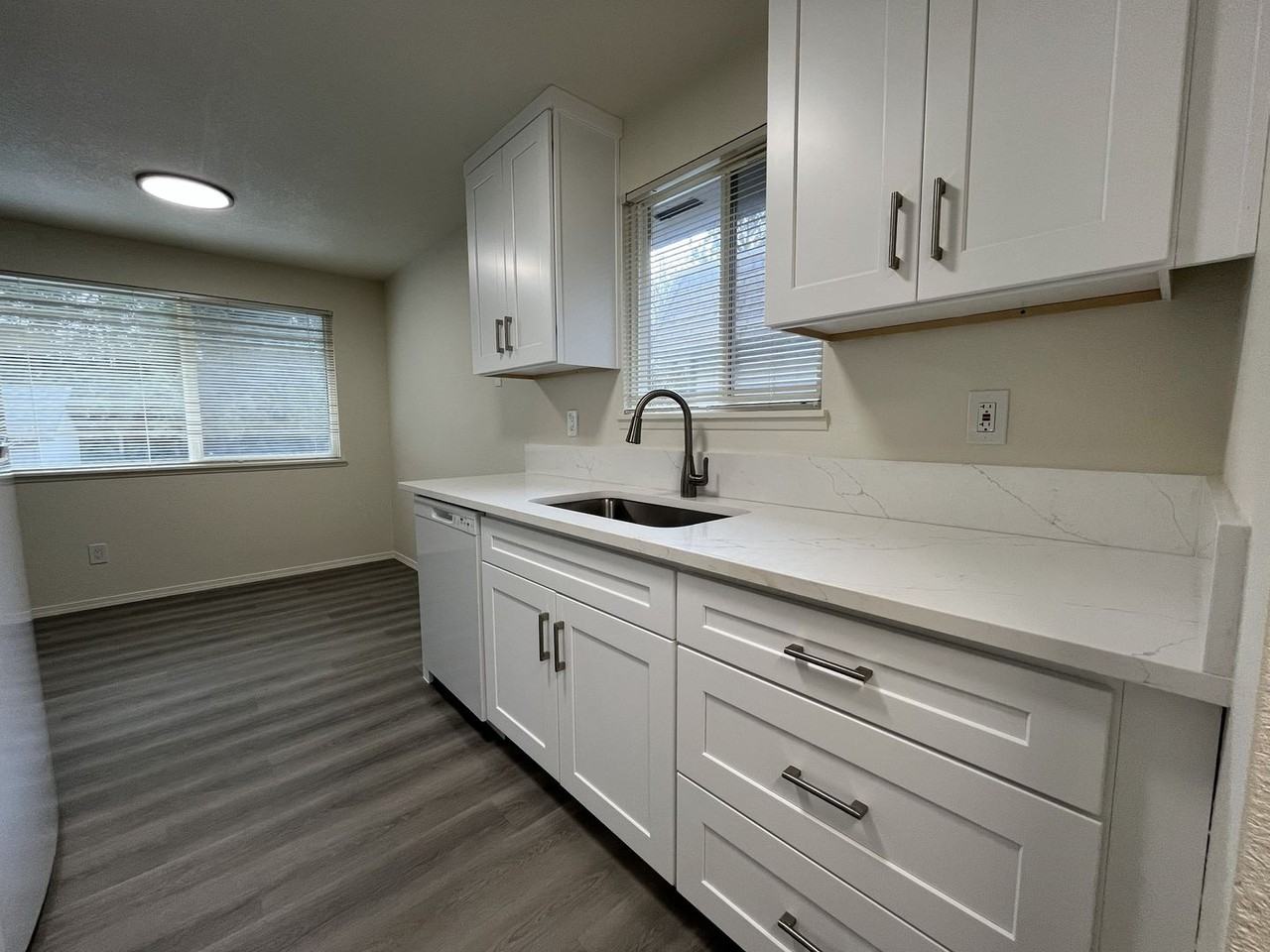 711 Se 212th Ave - Photo 7 of 27