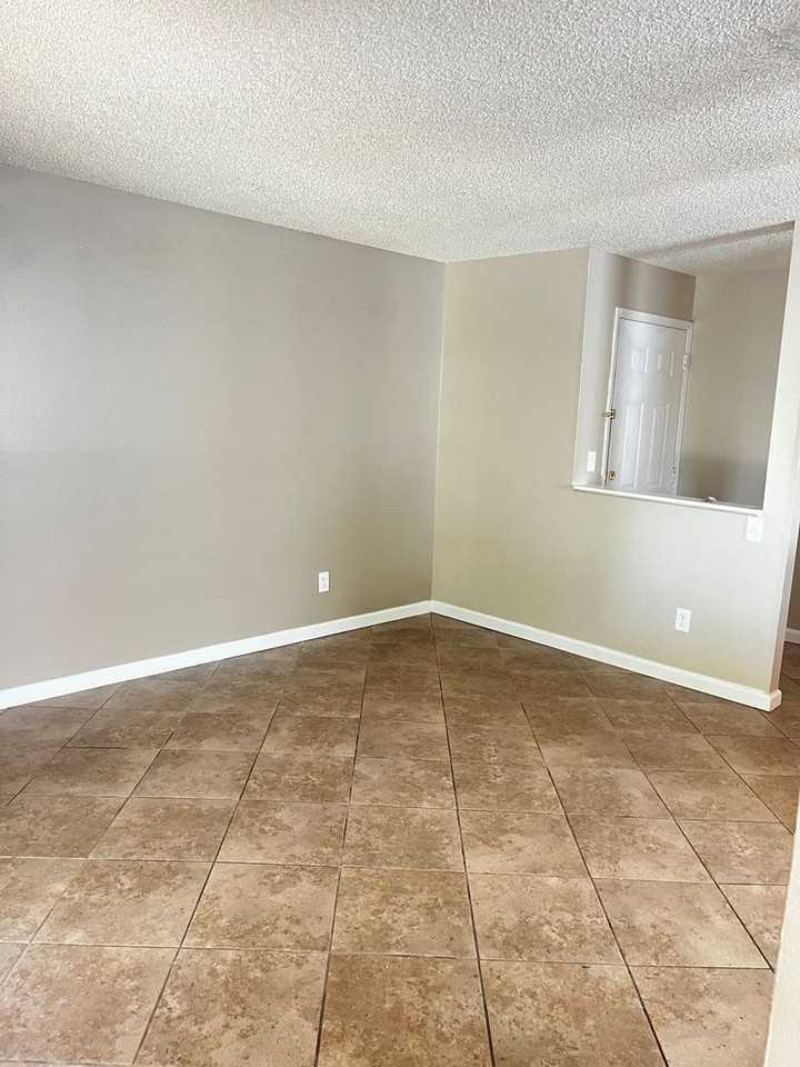 Spring Garden Apartments - Photo 7 of 12