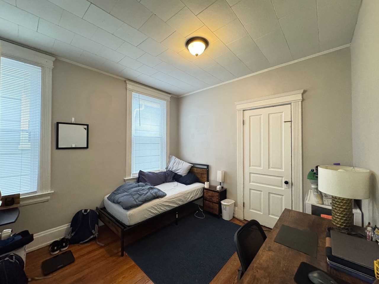 2417 Fairview Ave - Photo 7 of 42