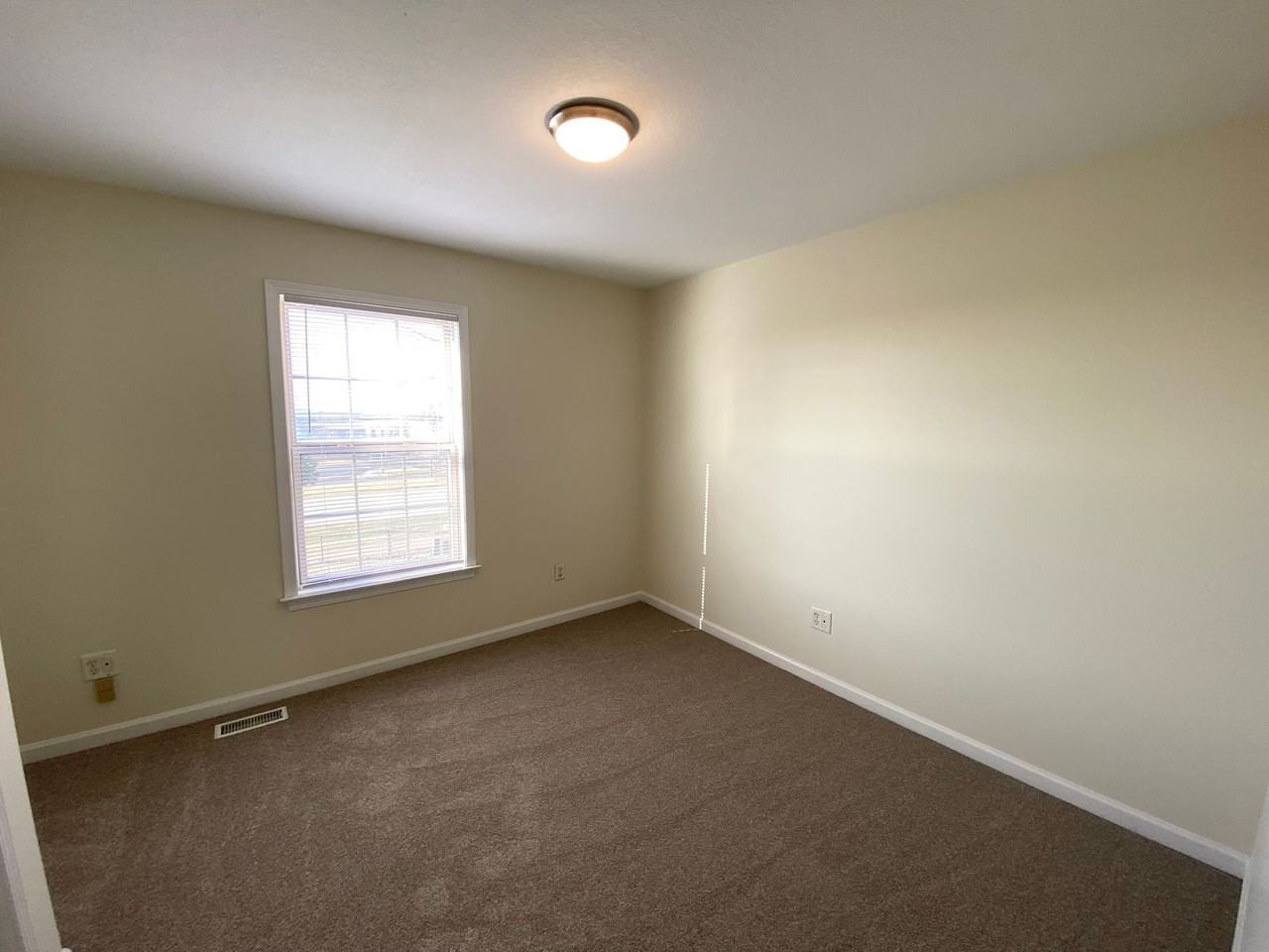 Miners - Photo 4 of 24