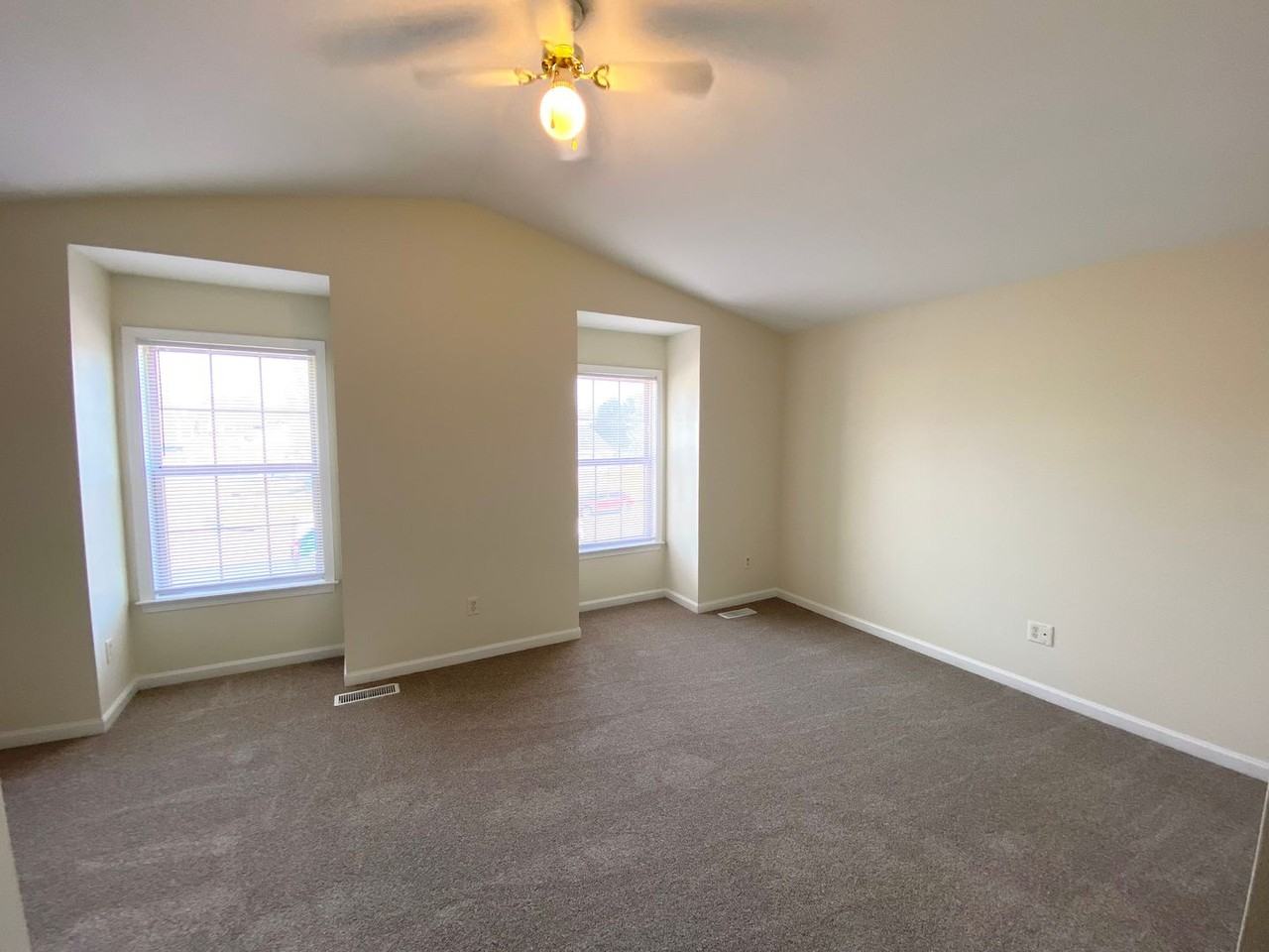 Miners - Photo 6 of 24