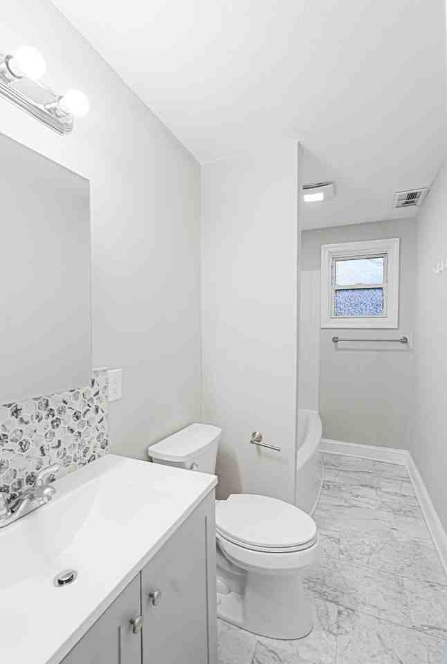 100 Eastern Ave - Photo 4 of 15