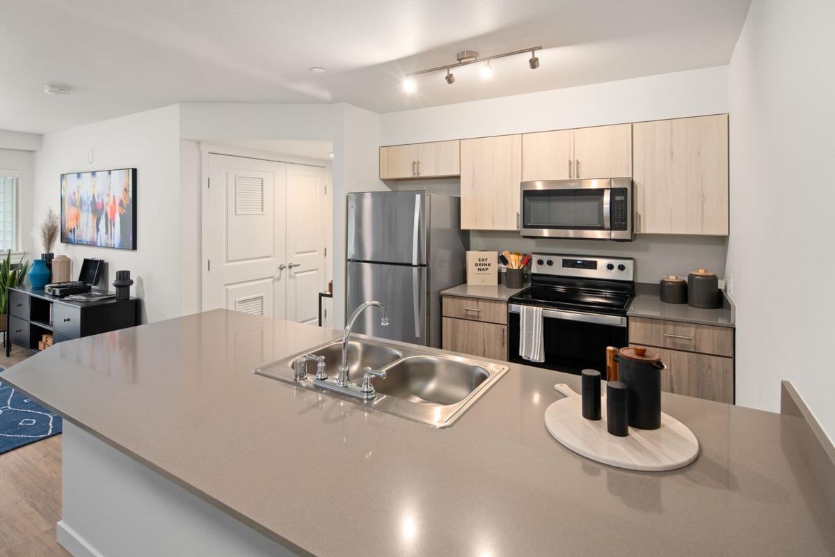 3311 6th Ave Sw - Photo 2 of 28