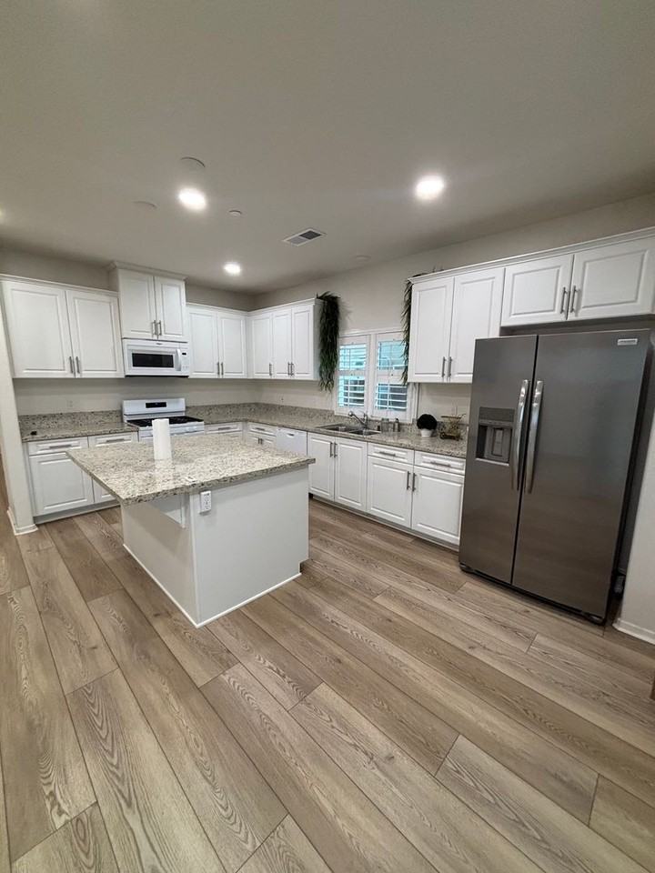 2512 Vista Del Mar Ln - Photo 4 of 22