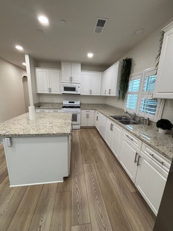 2512 Vista Del Mar Ln - Photo 5 of 22