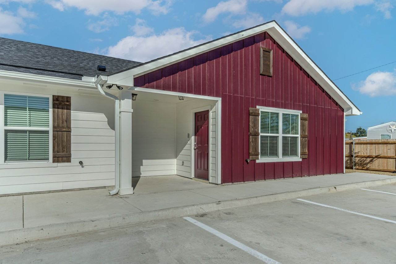 1250 Croft Ln - Photo 2 of 50