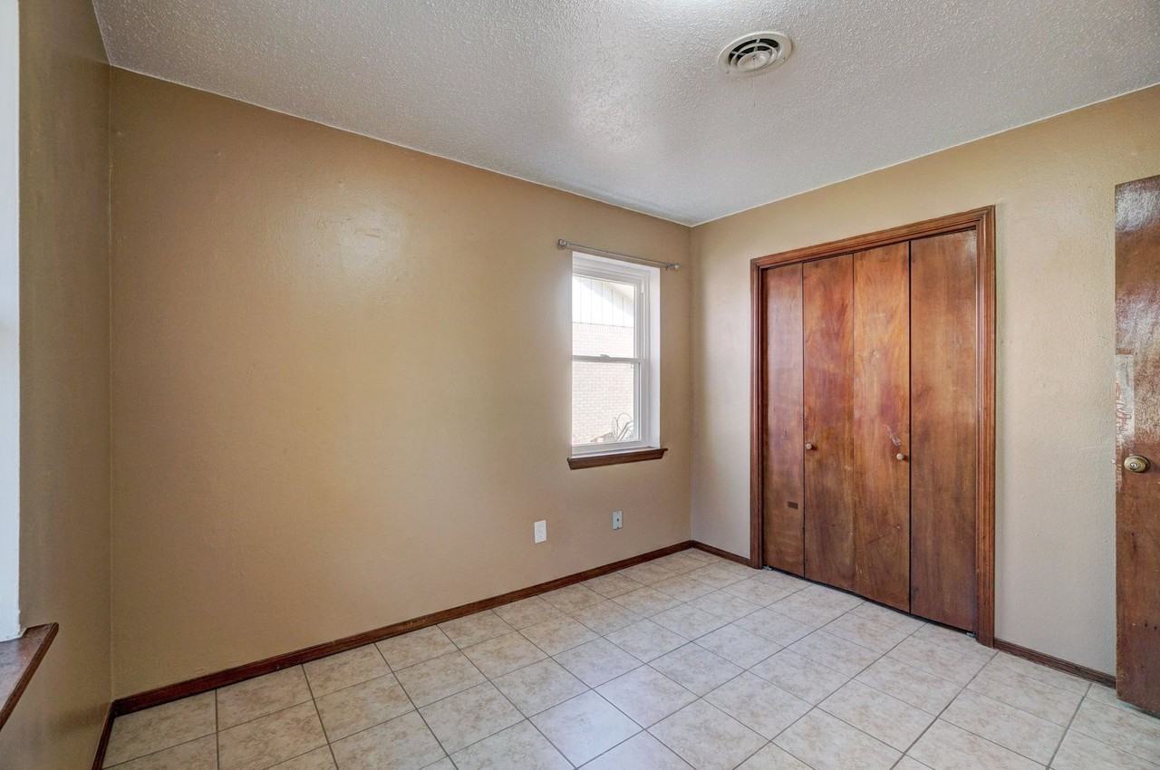 2709 Hawkin - Photo 7 of 9