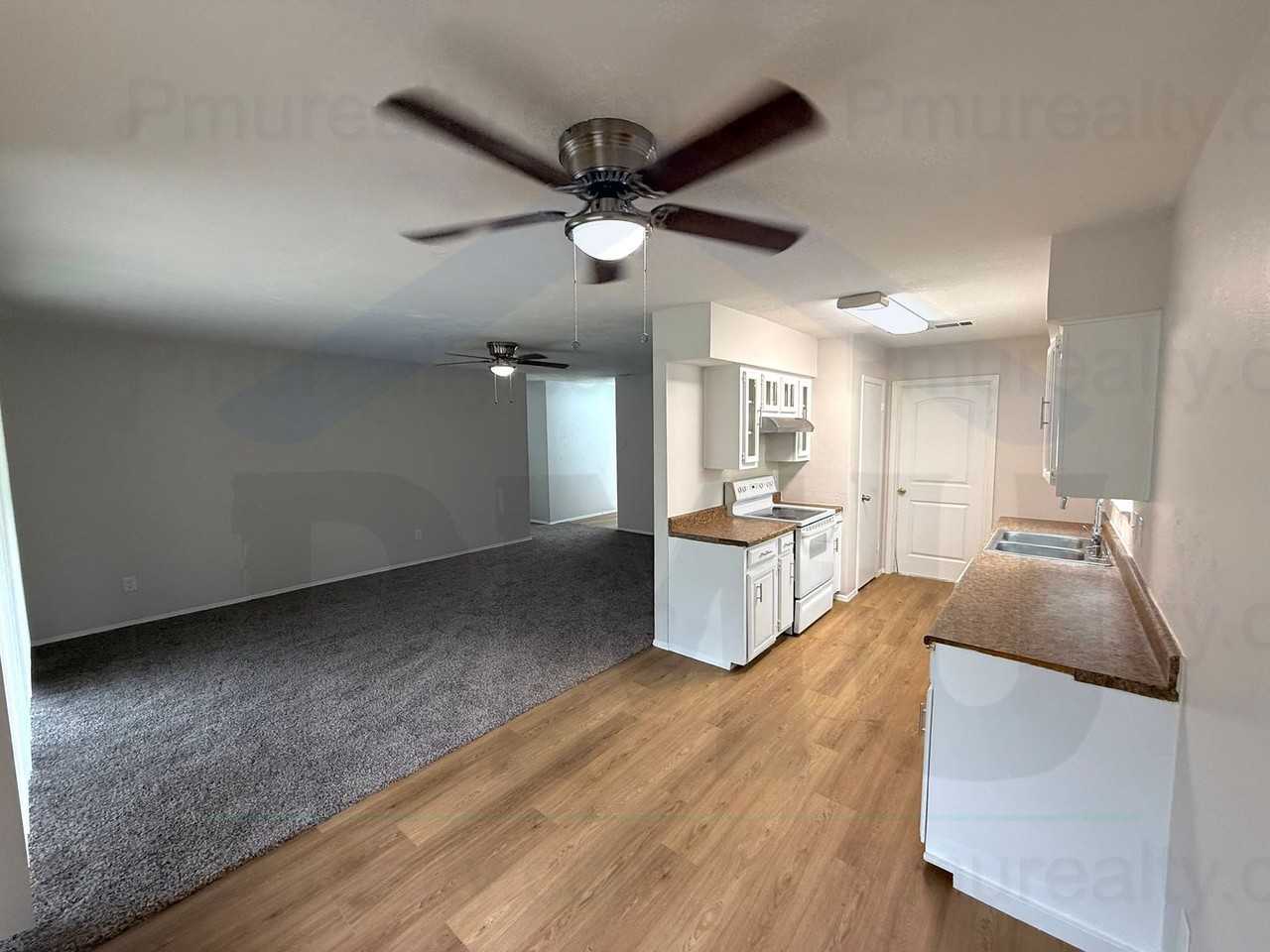 12108 Bishop Dr - Photo 4 of 12