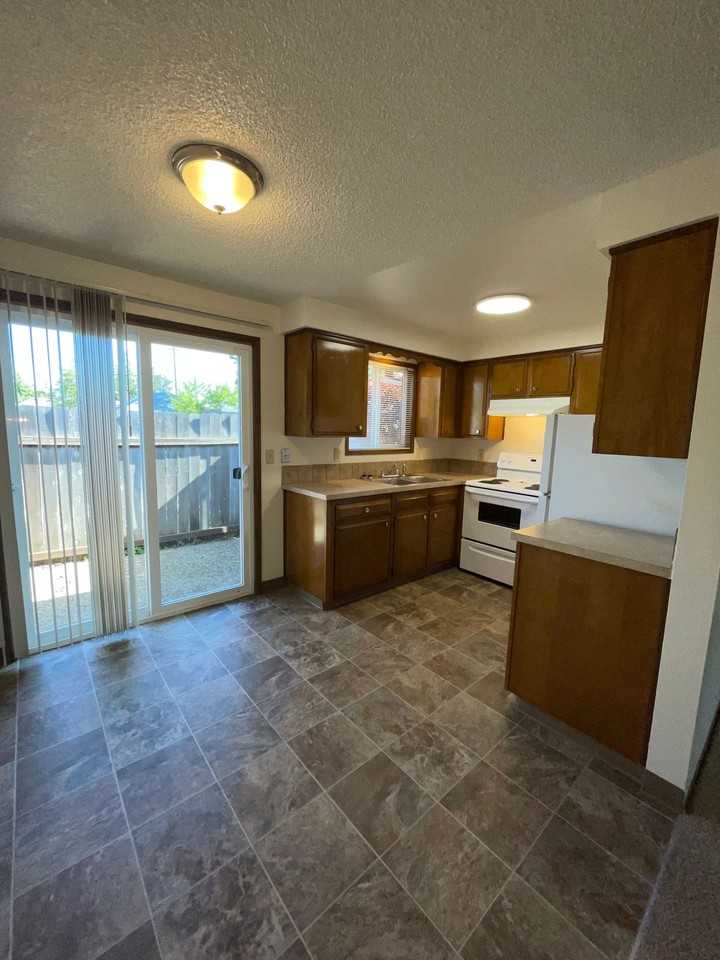 2481 Cherry Ave Ne - Photo 2 of 18