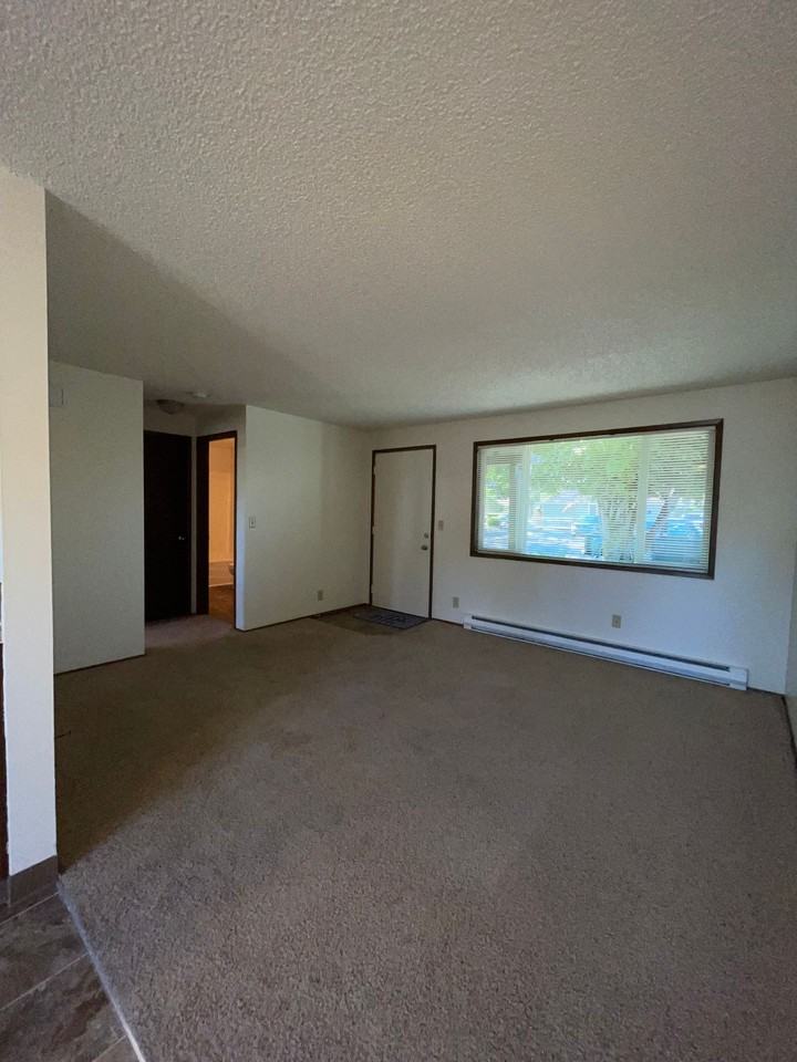 2481 Cherry Ave Ne - Photo 5 of 18