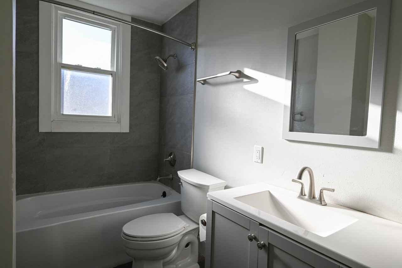 405-407 W Main St - Duplex - Photo 5 of 42