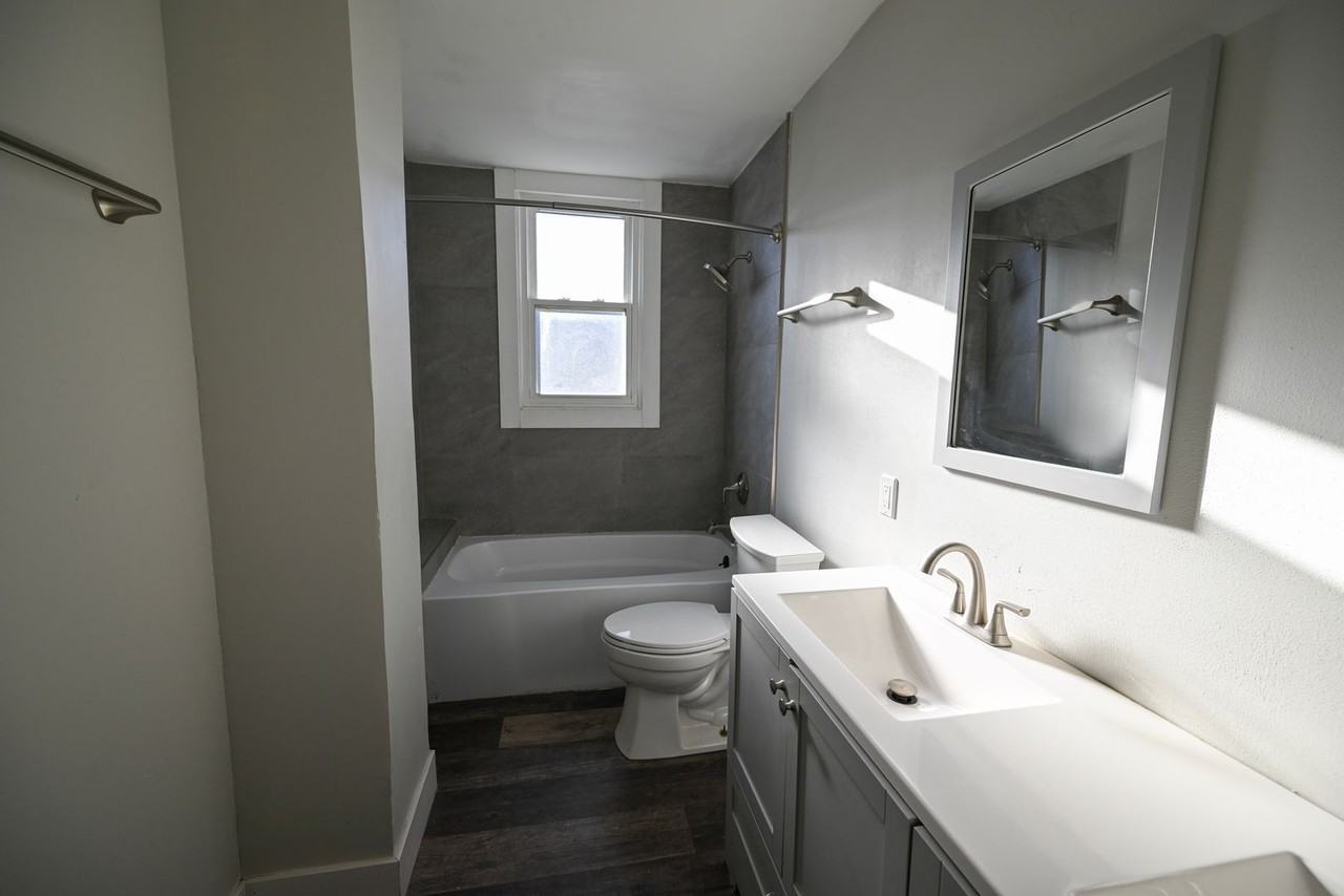 405-407 W Main St - Duplex - Photo 7 of 42