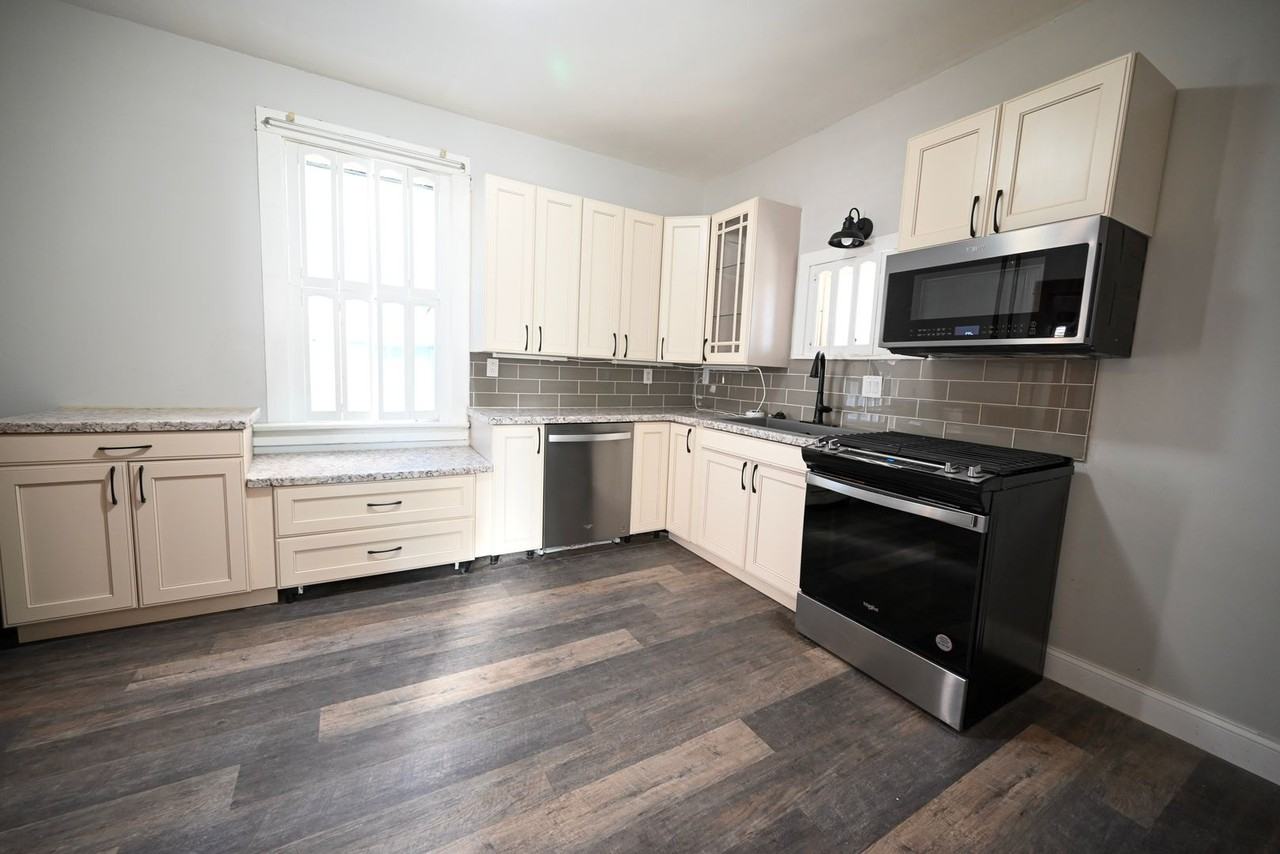 405-407 W Main St - Duplex - Photo 3 of 42