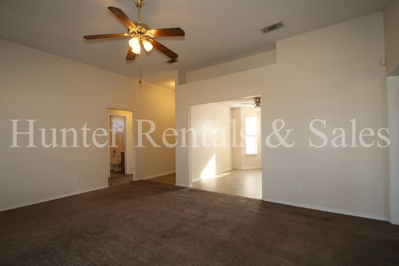 3605 Rainforest Ln - Photo 3 of 24