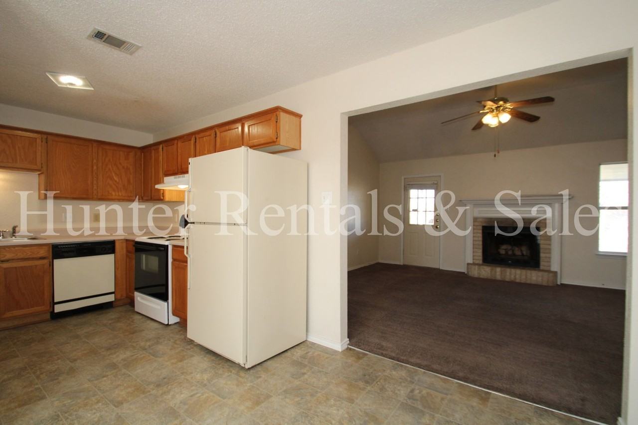 3605 Rainforest Ln - Photo 7 of 24