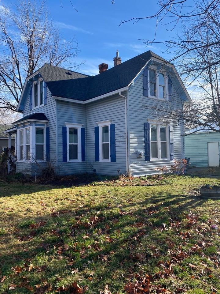 1402 O Ave - Photo 2 of 24