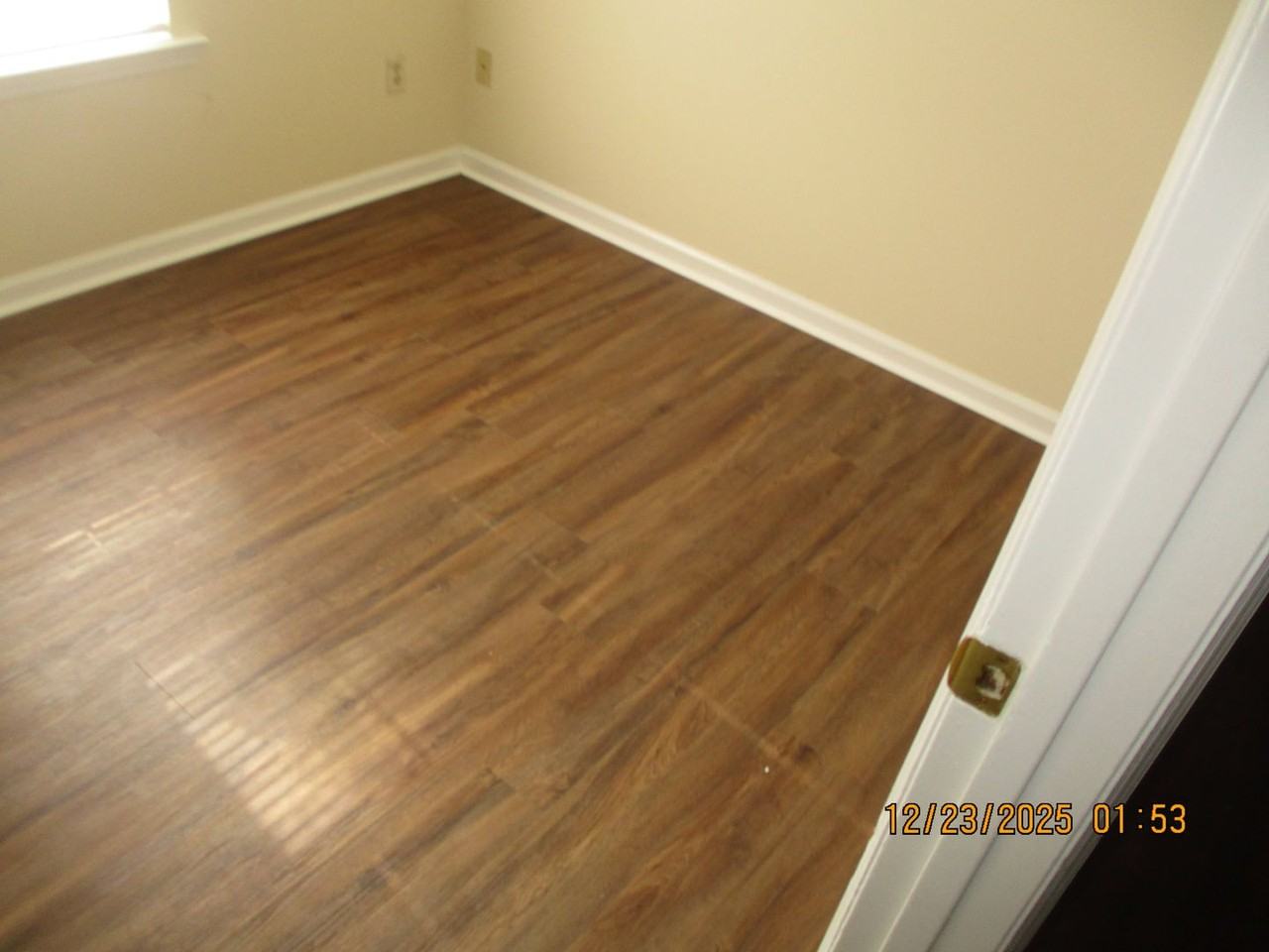 1121 University St Apt B - Photo 3 of 9