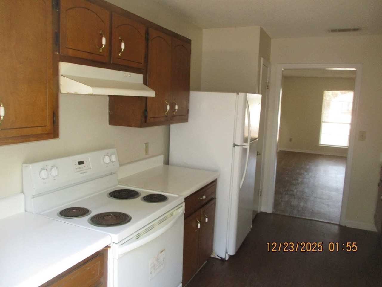 1121 University St Apt B - Photo 5 of 9