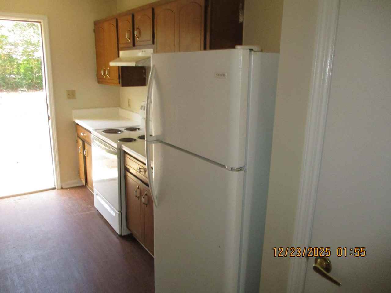 1121 University St Apt B - Photo 6 of 9