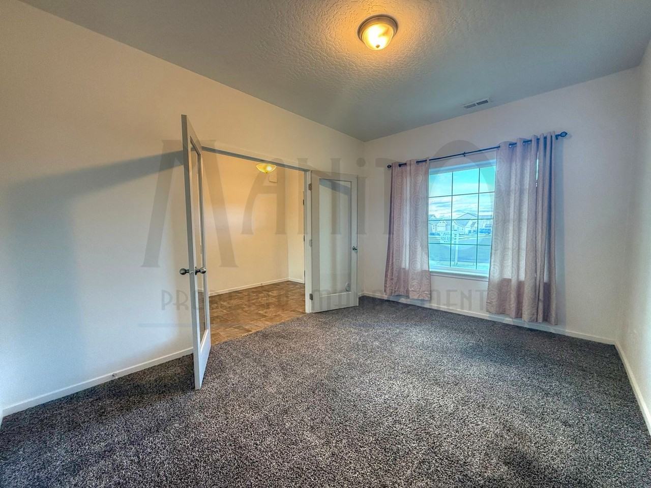 232 S Beeman St - Photo 3 of 32