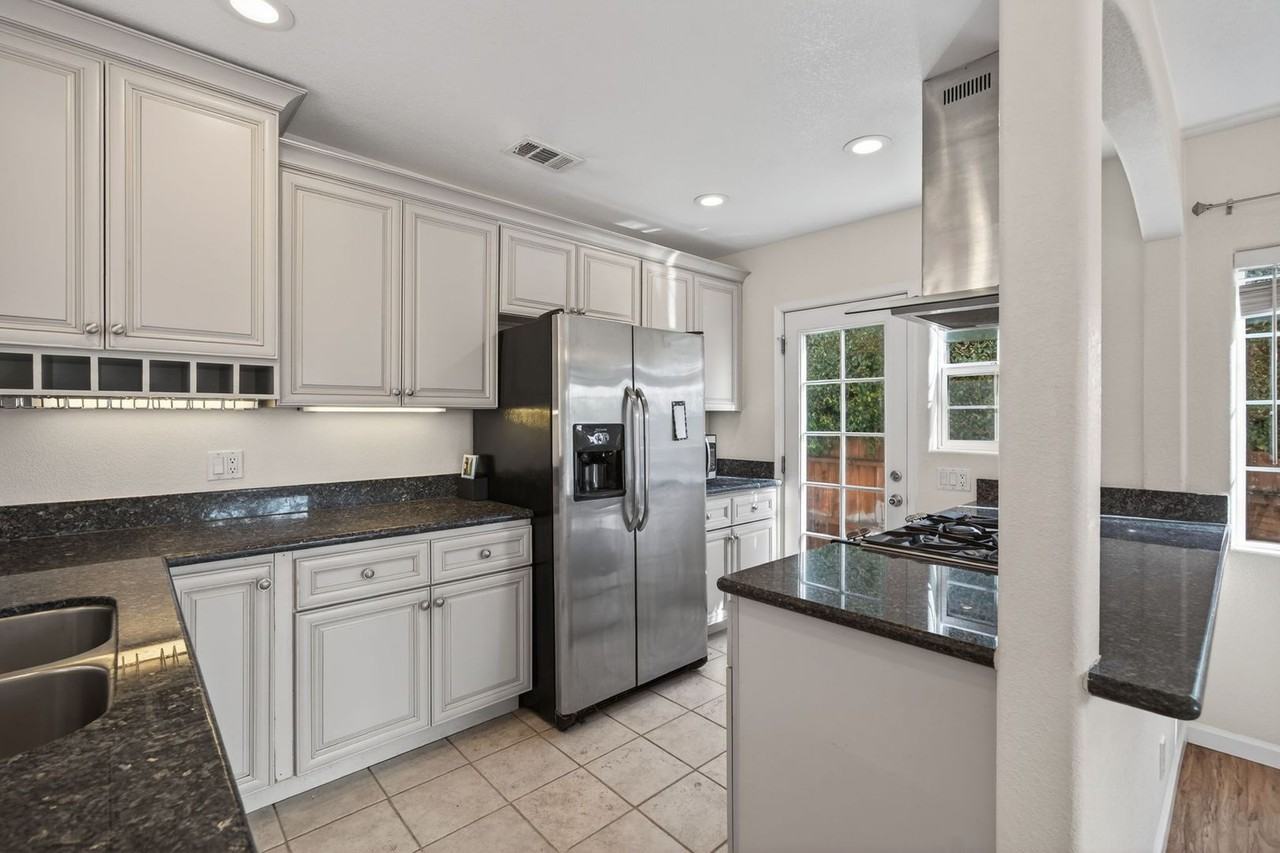 2007 Poli St - Photo 6 of 18